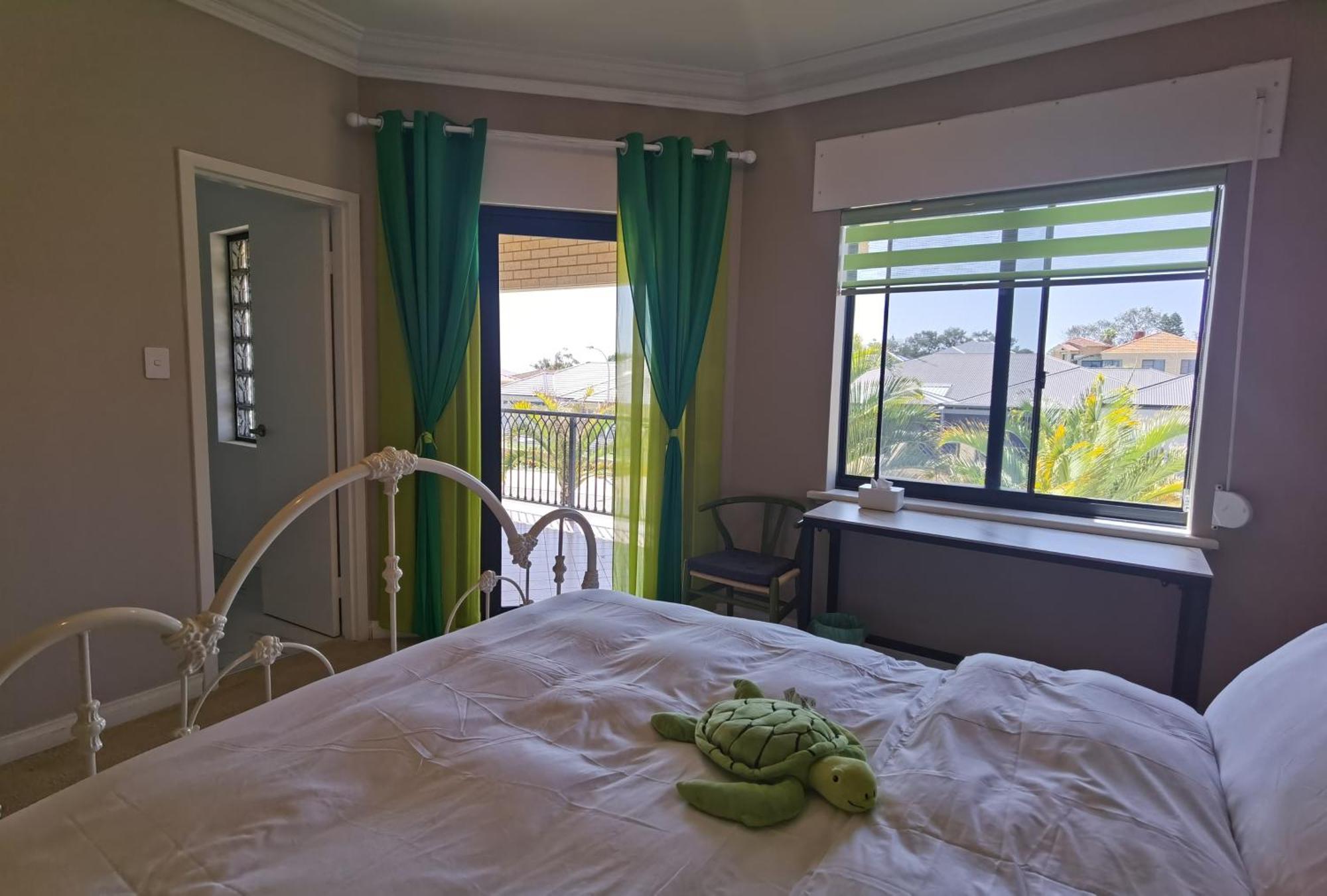 Sunny Ocean View Retreat Apartment Perth Luaran gambar