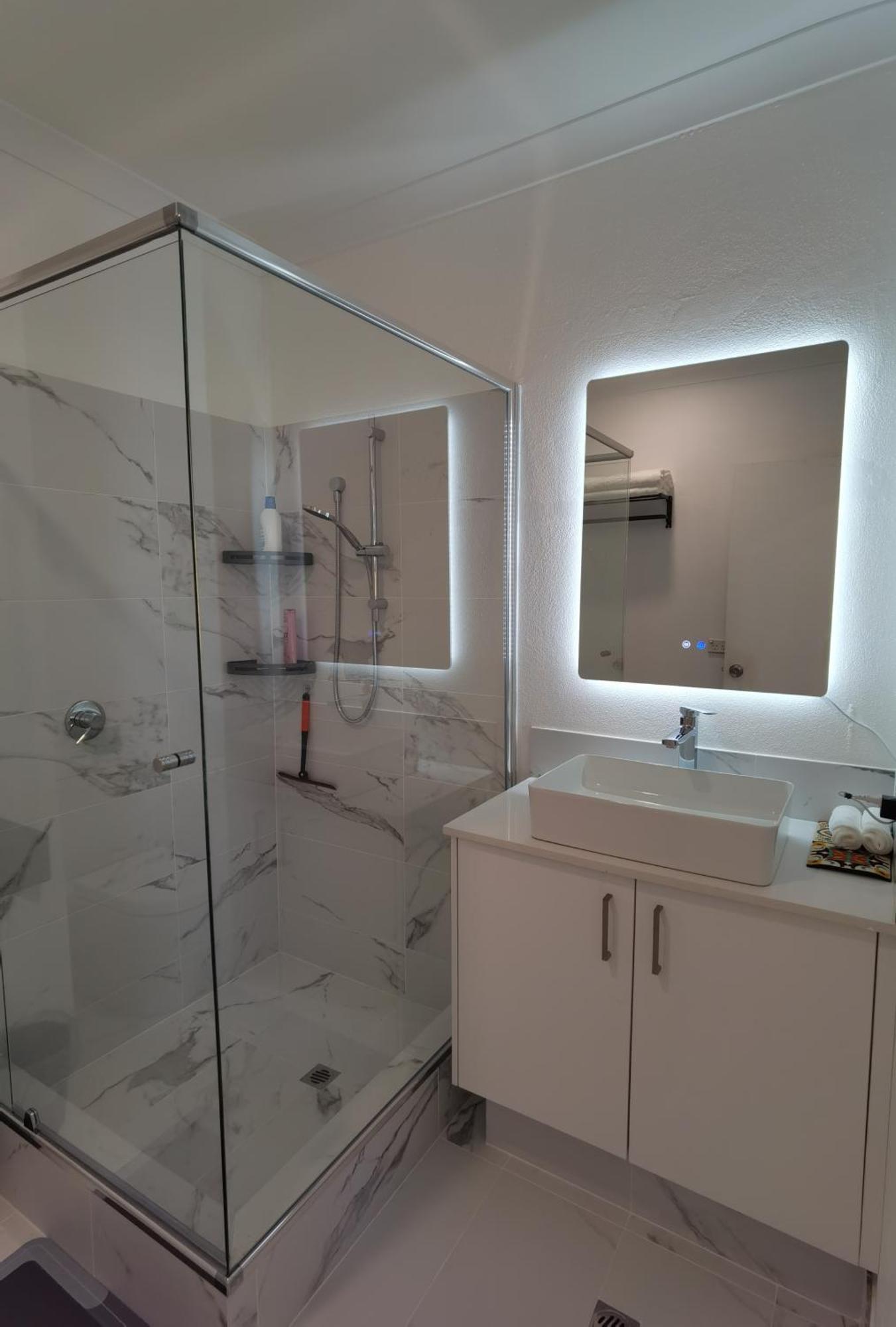 Sunny Ocean View Retreat Apartment Perth Bilik gambar
